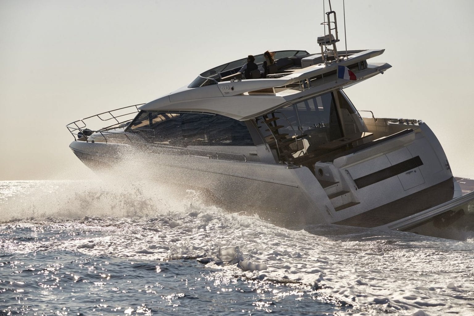 PRESTIGE 690 Sport - סטרים יאכטות