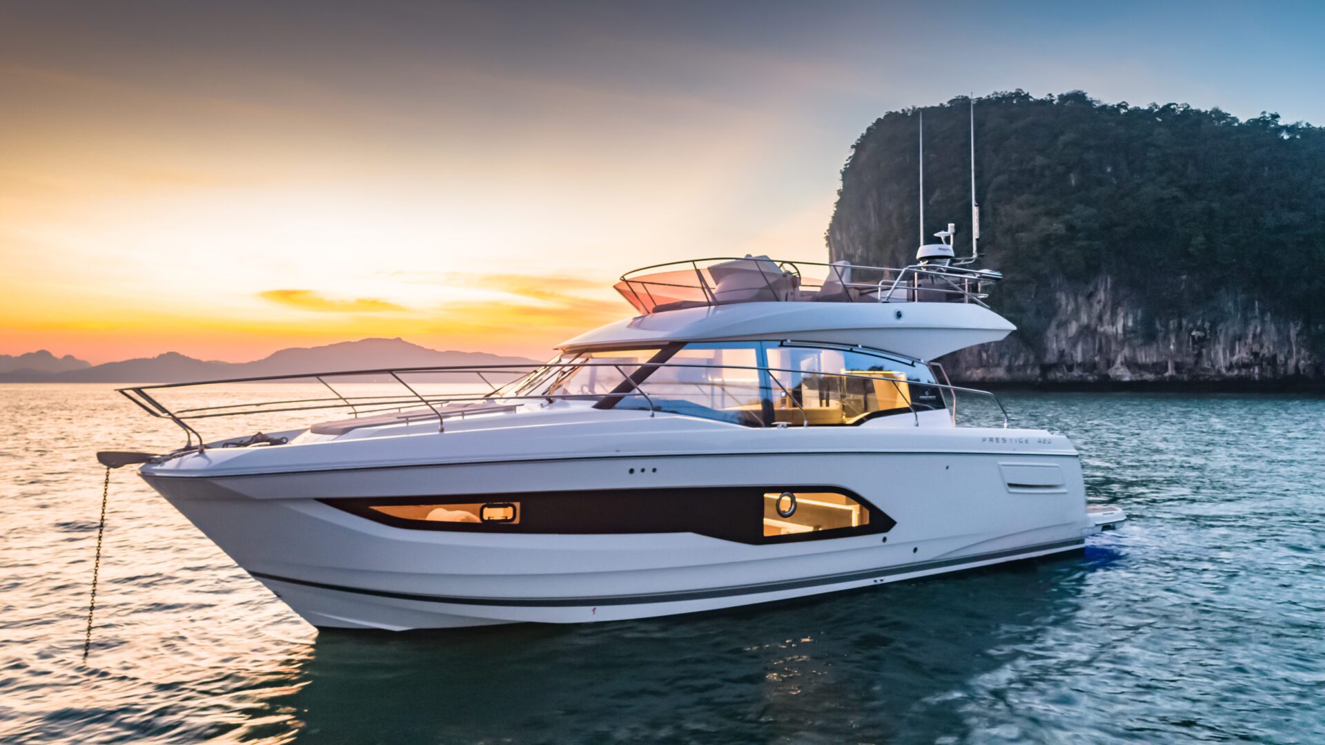 יאכטה Prestige 420 FLYBRIDGE - סטרים יאכטות