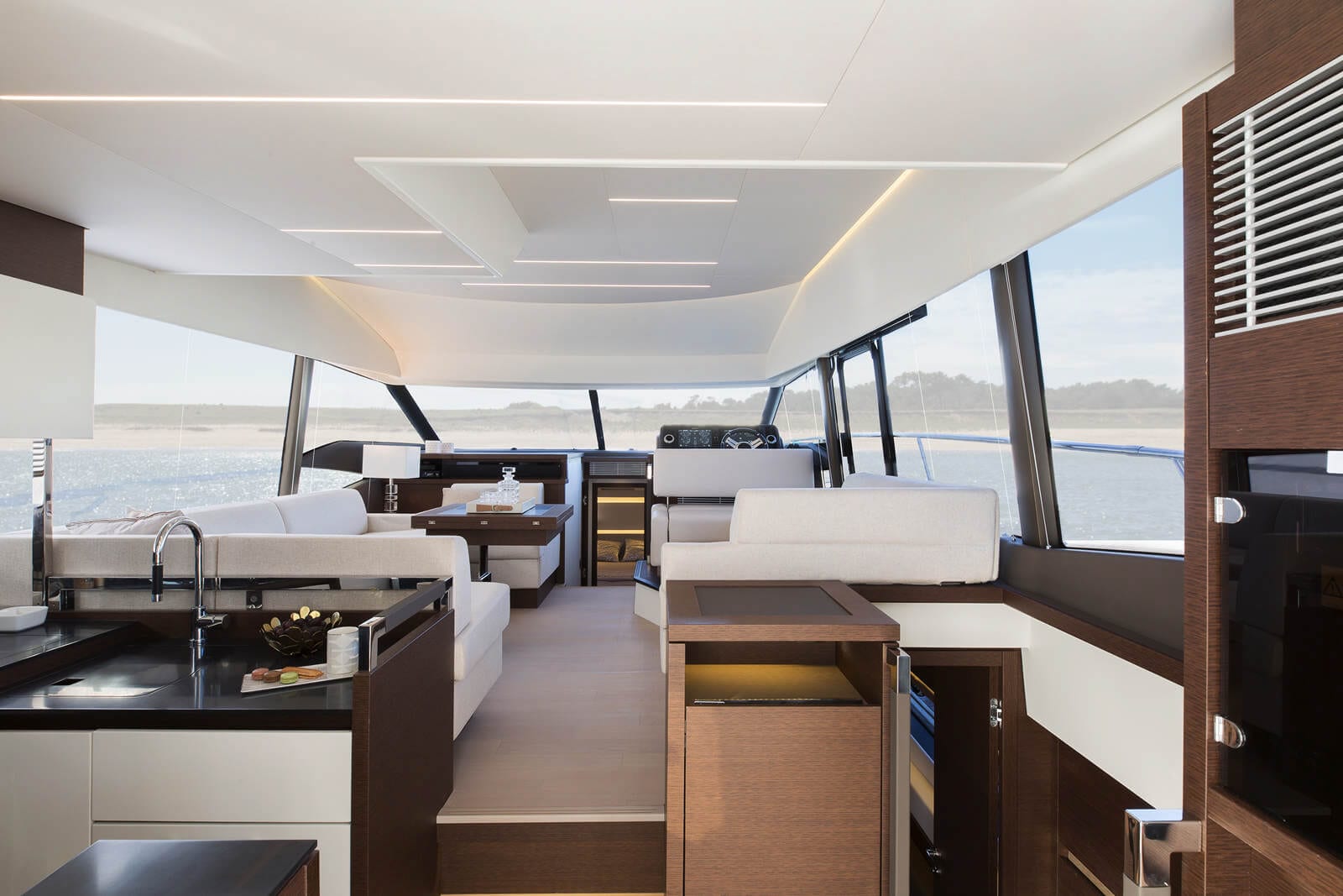 יאכטה Prestige 520 Fly - FLYBRIDGE PRESTIGE 520 - Stream Yachts