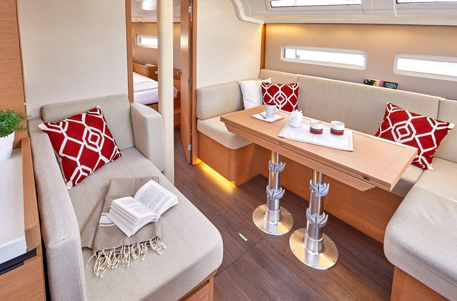 מפרשית JEANNEAU SUN ODYSSEY 410 - סטרים יאכטות