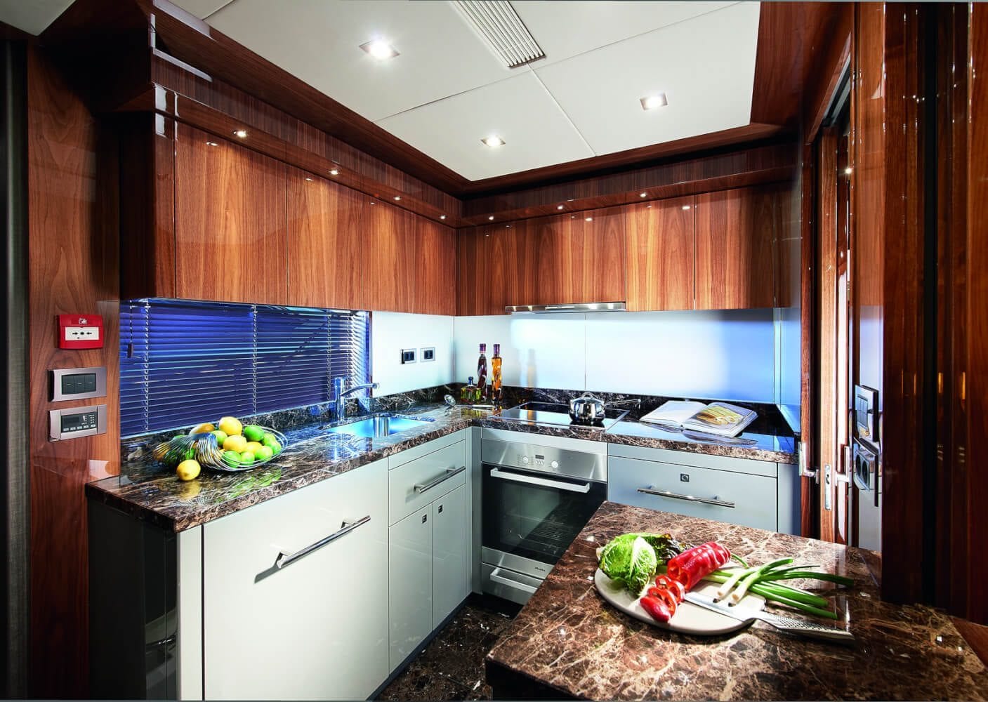 יאכטה SUNSEEKER YACHT SAN REMO - יאכטה SUNSEEKER YACHT SAN REMO - סטרים יאכטות