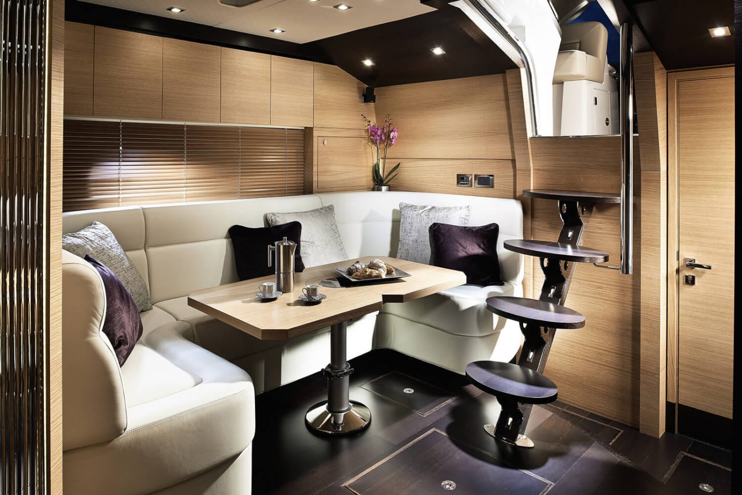 יאכטה SUNSEEKER YACHT SAN REMO - יאכטה SUNSEEKER YACHT SAN REMO - סטרים יאכטות
