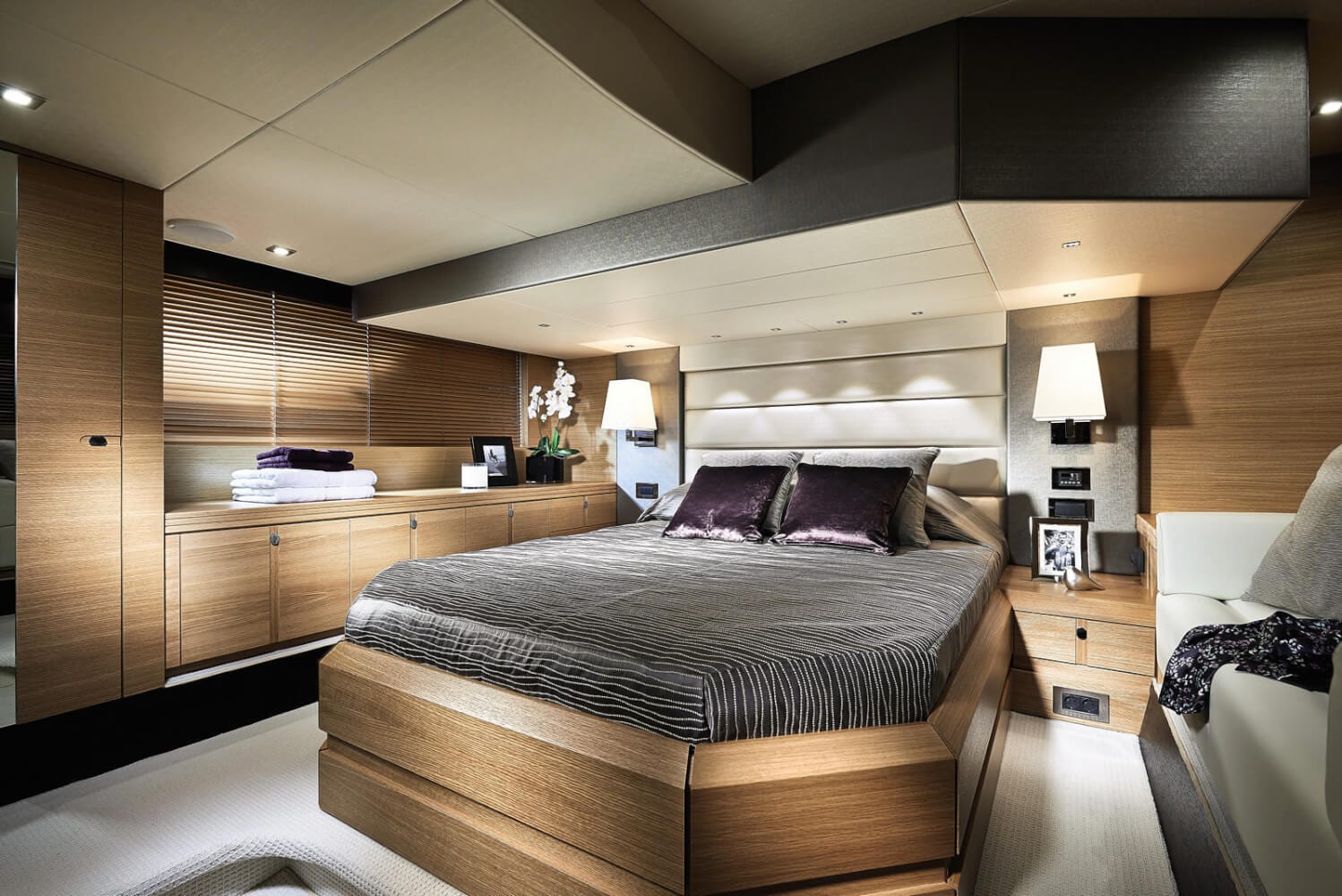 יאכטה SUNSEEKER YACHT SAN REMO - יאכטה SUNSEEKER YACHT SAN REMO - סטרים יאכטות