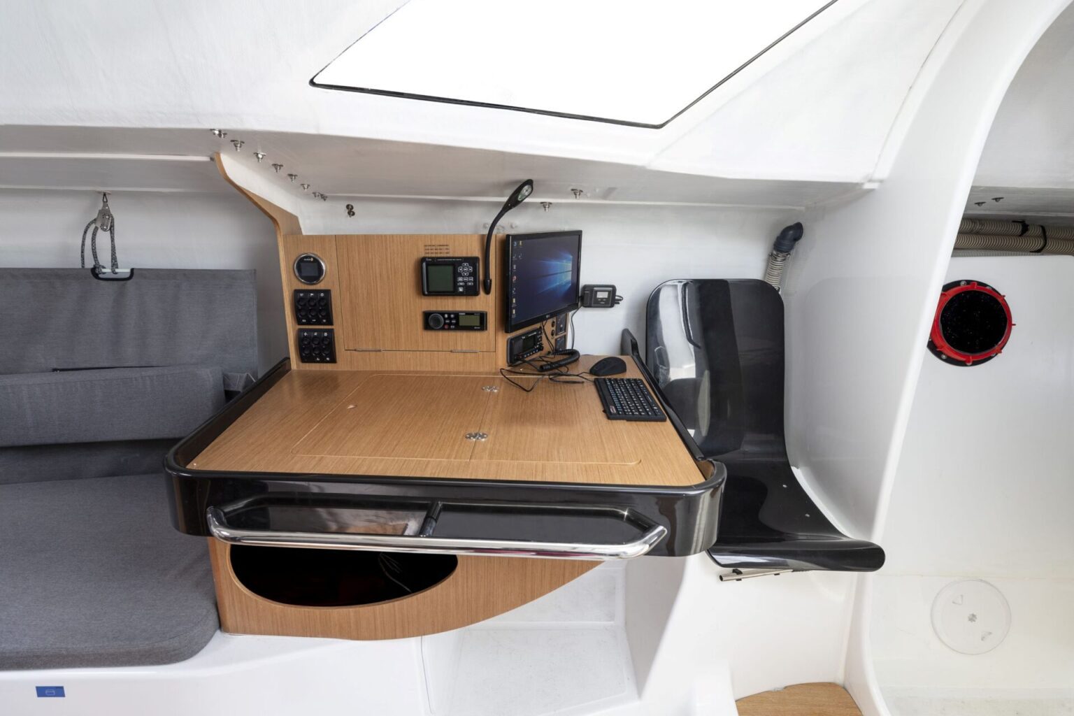 JEANNEAU SUN FAST 3300 - Stream Yachts