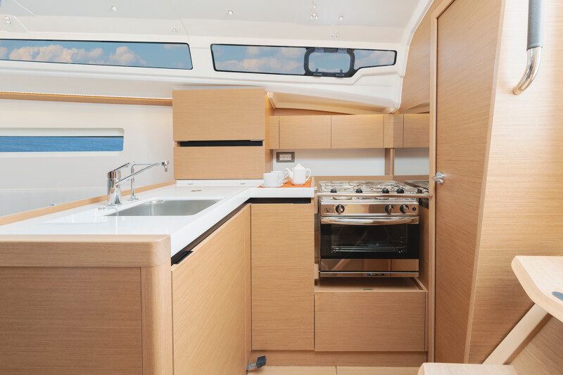 JEANNEAU SUN ODYSSEY 350 - סטרים יאכטות