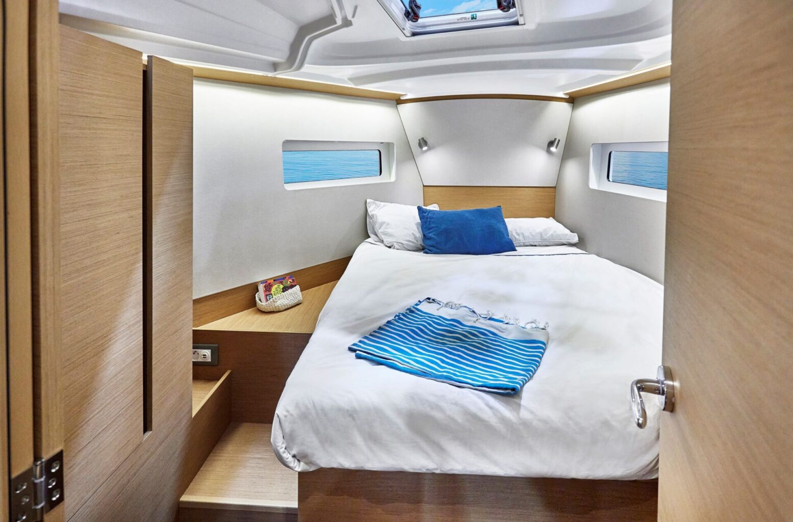 מפרשית JEANNEAU SUN ODYSSEY 380 - סטרים יאכטות