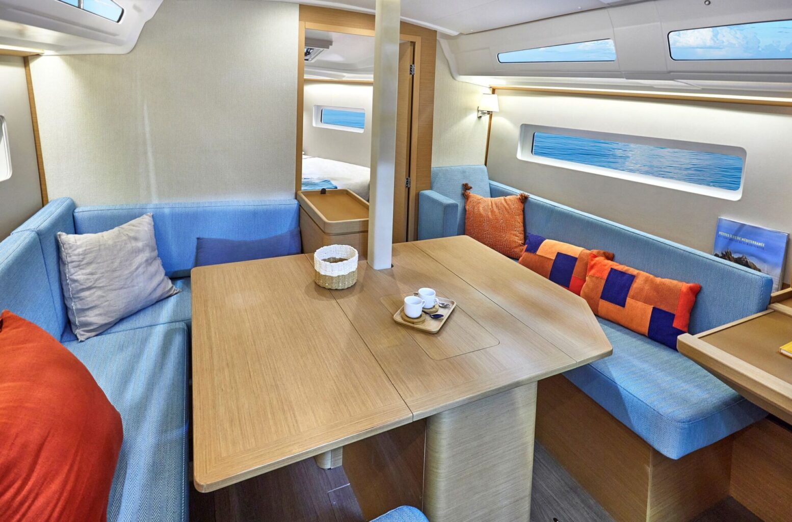 מפרשית JEANNEAU SUN ODYSSEY 380 - סטרים יאכטות
