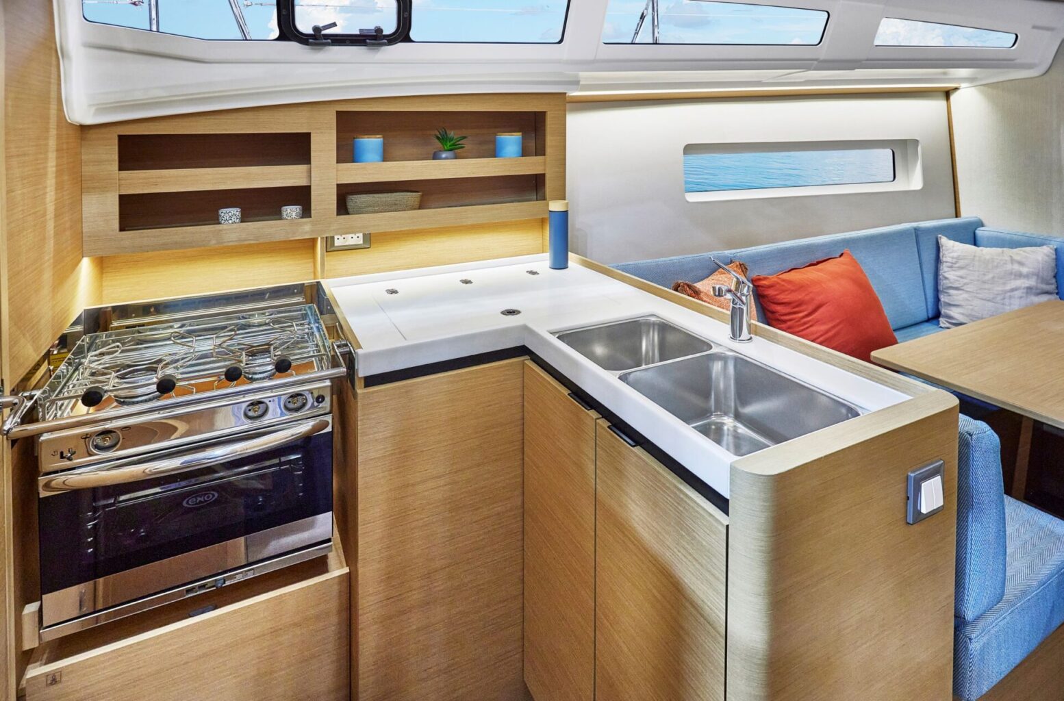 מפרשית JEANNEAU SUN ODYSSEY 380 - סטרים יאכטות