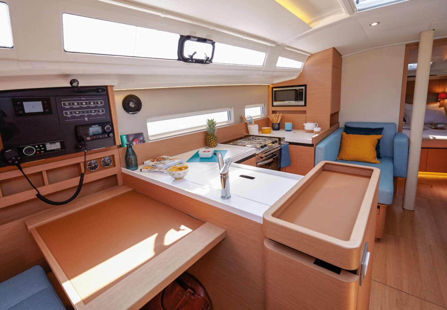 מפרשית JEANNEAU SUN ODYSSEY 410 - סטרים יאכטות