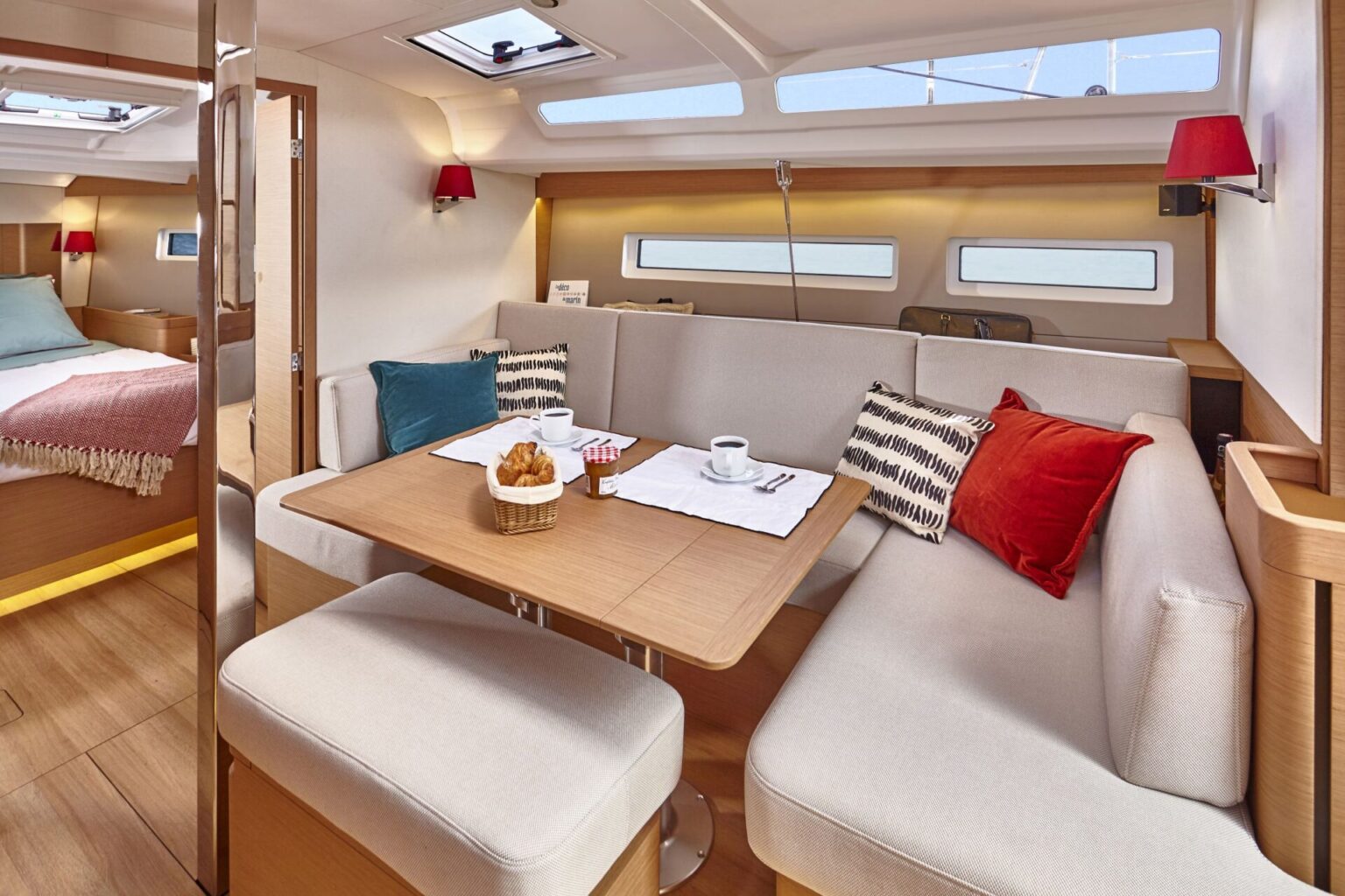 מפרשית JEANNEAU SUN ODYSSEY 440 - סטרים יאכטות
