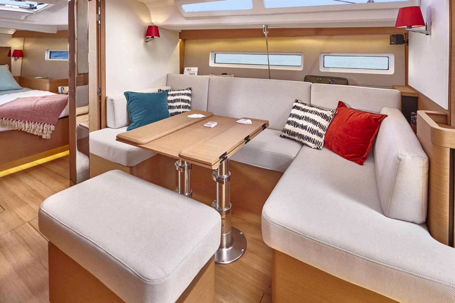 מפרשית JEANNEAU SUN ODYSSEY 440 - סטרים יאכטות