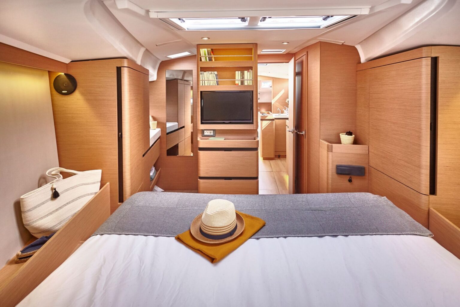 מפרשית JEANNEAU SUN ODYSSEY 490 - סטרים יאכטות