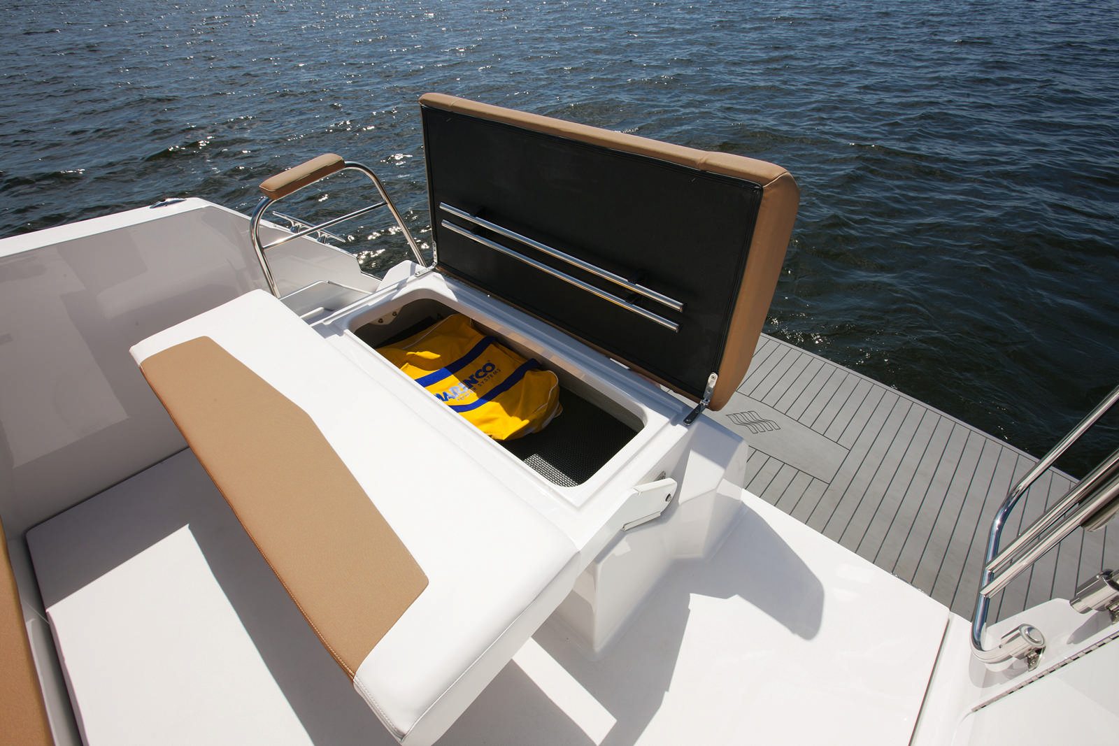 יאכטה לרישיון עוצמה ב' Four Winns V275 - Four Winns V275 - Stream Yachts