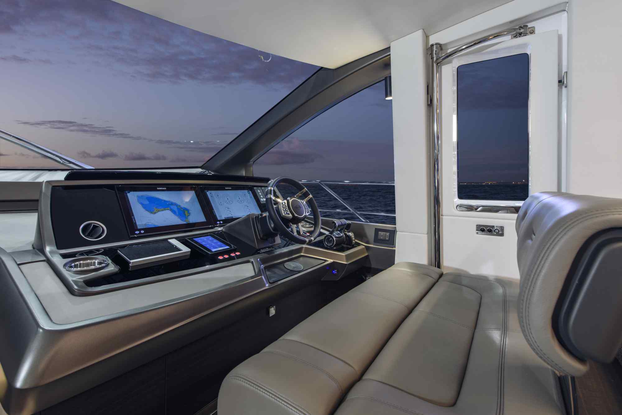 SUNSEEKER MANHATTAN 55 - NEW - סטרים יאכטות 