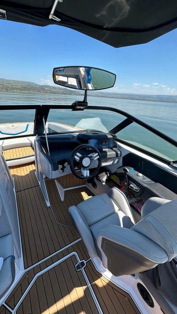סירת וייקסרף 2022 Nautique G23 - סטרים יאכטות