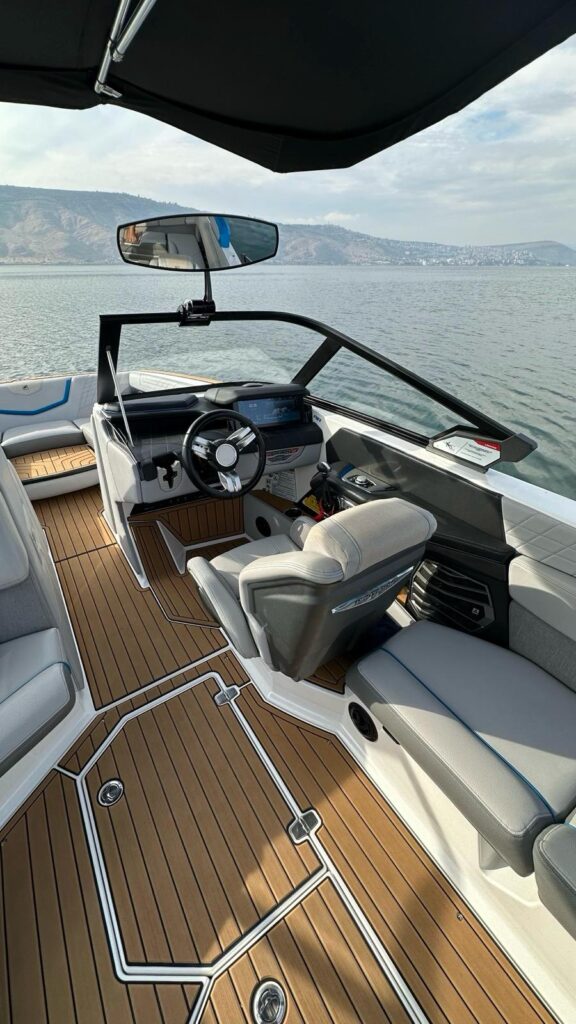 סירת וייקסרף 2022 Nautique G23 - סטרים יאכטות