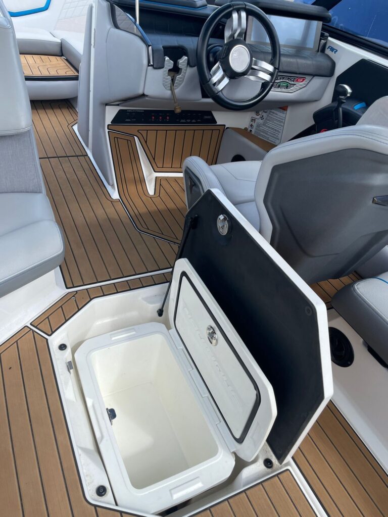 סירת וייקסרף 2022 Nautique G23 - סטרים יאכטות