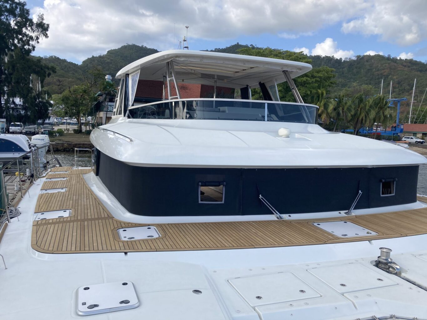2019 Lagoon 630 - סטרים יאכטות