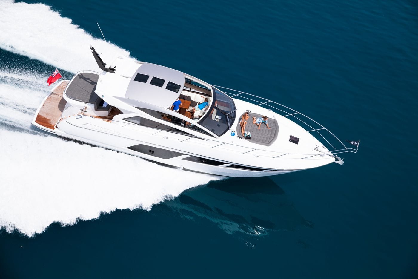 יאכטה Sunseeker Predator 57 - יאכטה Sunseeker Predator 57 - סטרים יאכטות